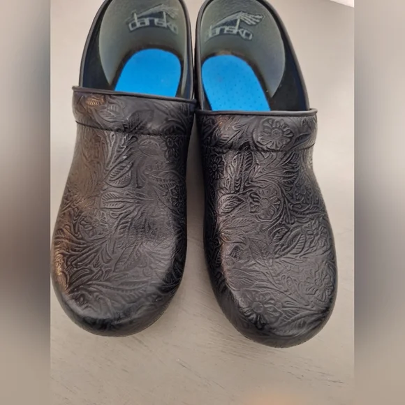 Womems Black Embossed Dansko Clogs, Size 42 - Picture 6 of 6